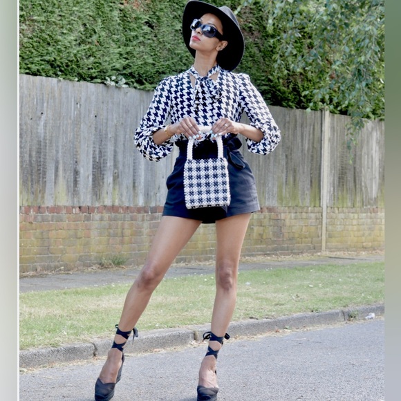 SOLD**POET SLEEVE Sz. L TOP - HOUNDSTOOTH SOLD OUT** - Picture 10 of 10